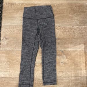 Lululemon size 4! Wunder leggings